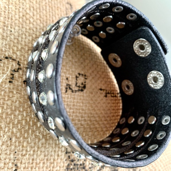 New Sliver studded and bling bracelet. - Picture 2 of 3